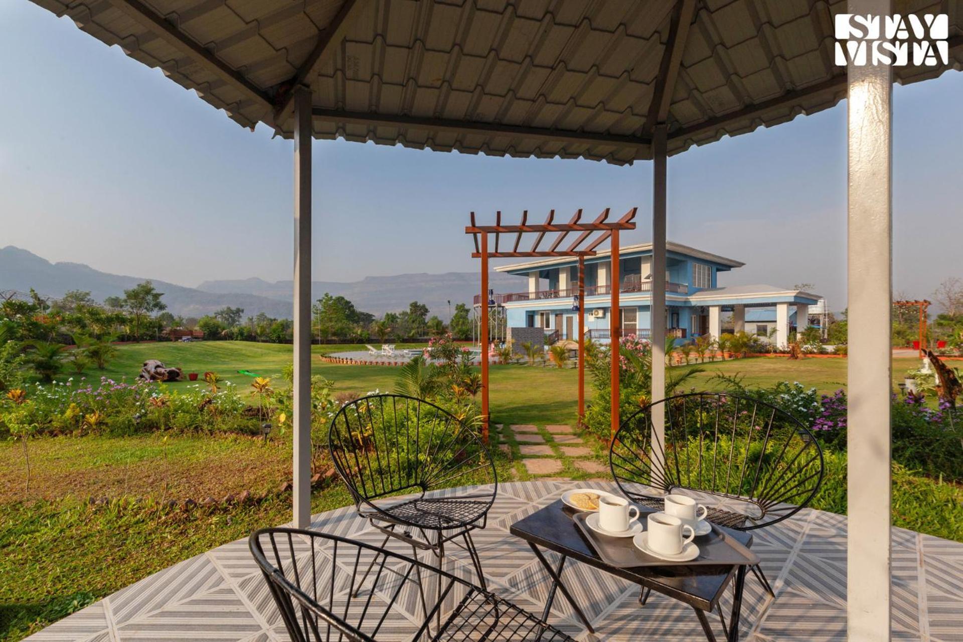 Stayvista'S Hillside Meadows - Mountainside Retreat With Farm View, Pool & Deck, Lawn & Gazebo Chinchavli Exteriér fotografie