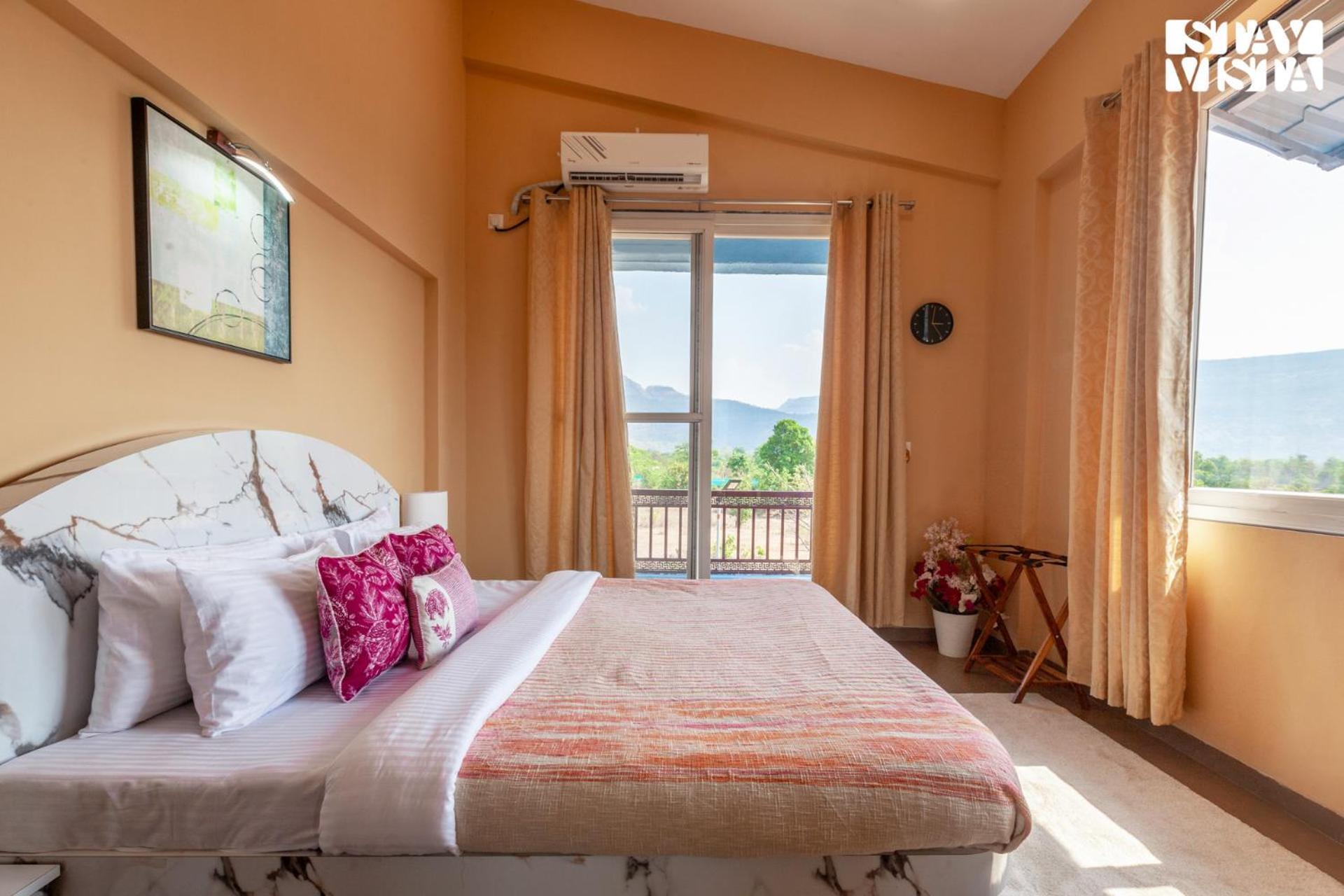 Stayvista'S Hillside Meadows - Mountainside Retreat With Farm View, Pool & Deck, Lawn & Gazebo Chinchavli Exteriér fotografie