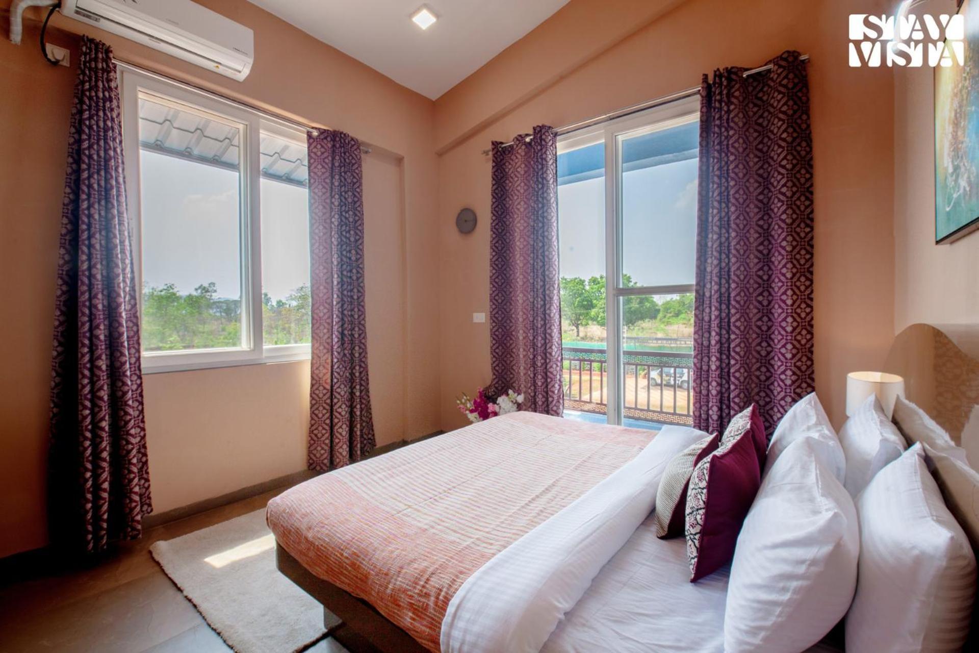 Stayvista'S Hillside Meadows - Mountainside Retreat With Farm View, Pool & Deck, Lawn & Gazebo Chinchavli Exteriér fotografie